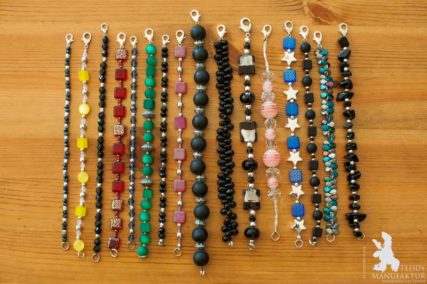 Produktfotos Armbänder aus Perlen und Steinen, Modeschmuck.