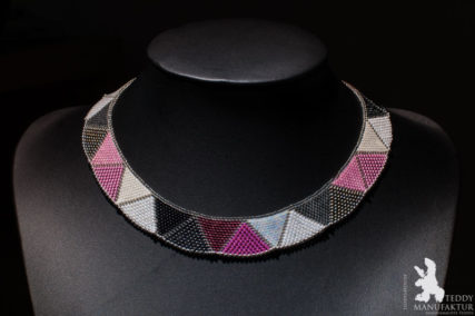 Produktfotos Halsketten aus Perlen, Violett.